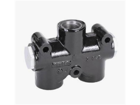 Parker’s PD and PDC accessory valves are pressure compensated flow dividers that are designed for applications where two separate hydraulic circuits are to be served from a single pump. Flow Divider – PD Series